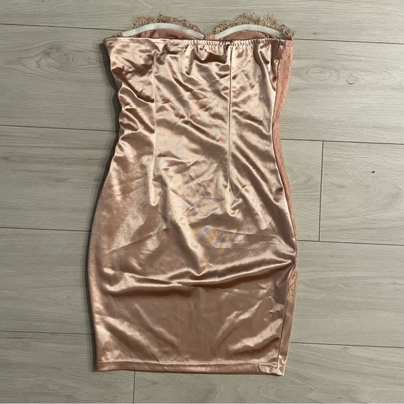 Pretty Little Thing Bodycon Dress - Picture 4 of 7